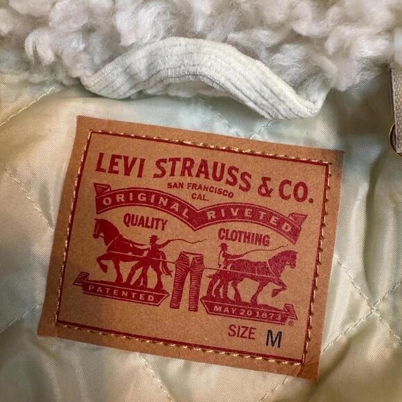 Mint green denim Levi jacket with faux fur collar #denim #winterwear #levi - Picture 6 of 6